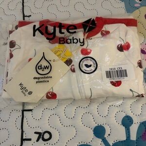 Kyte Baby Cherry Zip Romper 6-12